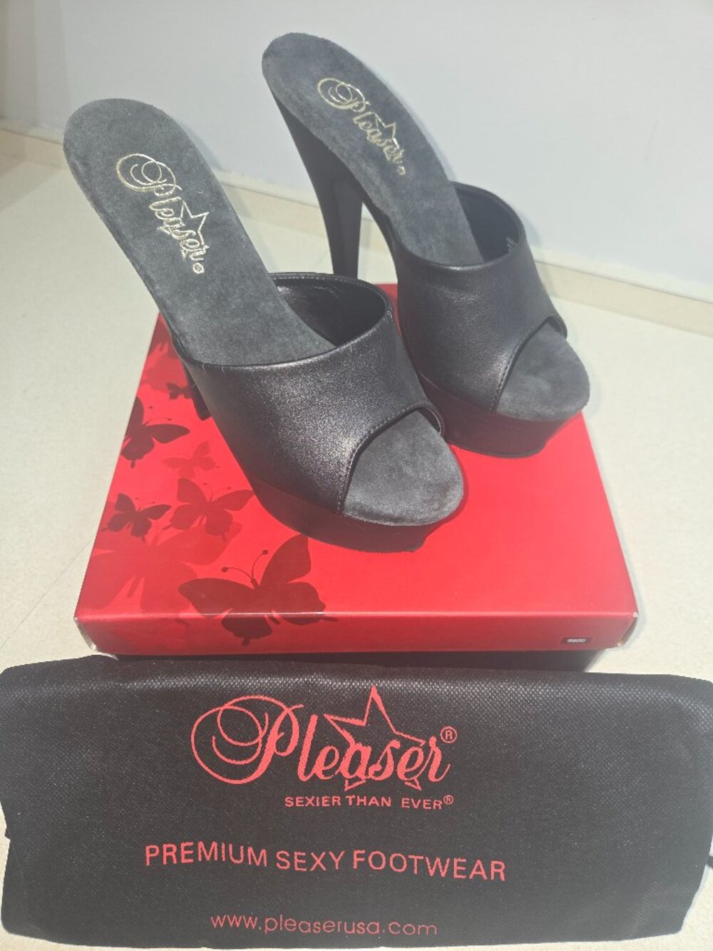 New Pleaser black heels size 7